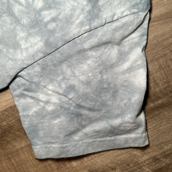 The Mountain Wolves 2017 Tee - Medium - Picture 4 of 6